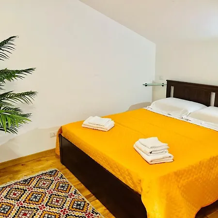 Yellow House Appartement *